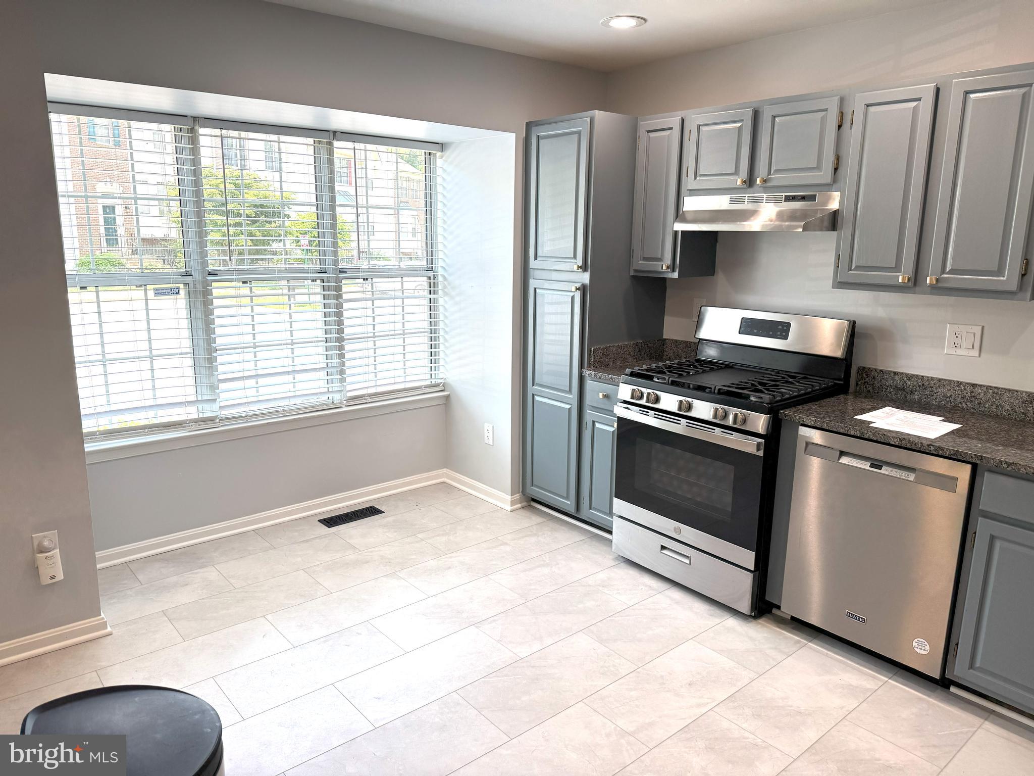 618 Evening Star Place Bowie, MD 20721 - Photo 9 of 59 a kitchen with granite countertop a stove a sink and a refrigerator