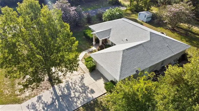 a view of a yard in front of house