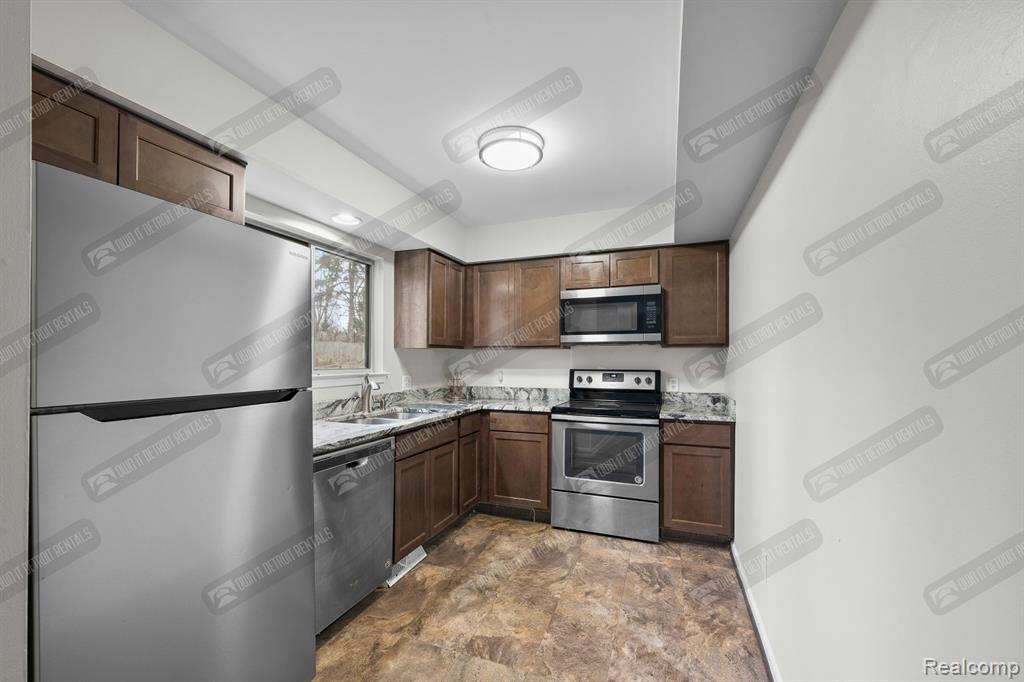 2249 South Commerce Road Walled Lake, MI 48390 - Photo 12 of 26