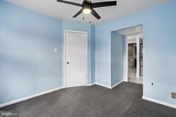 a view of empty room with ceiling fan