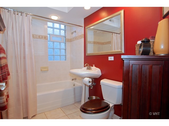 2470 West Cullom Avenue Chicago, IL 60618 - Photo 11 of 13