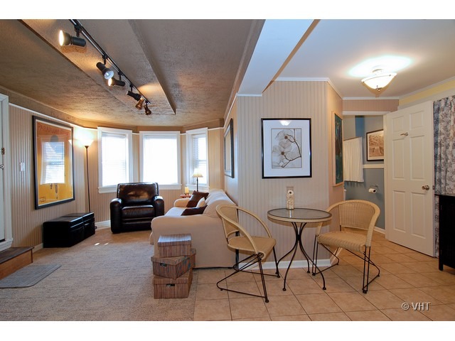 2470 West Cullom Avenue Chicago, IL 60618 - Photo 12 of 13