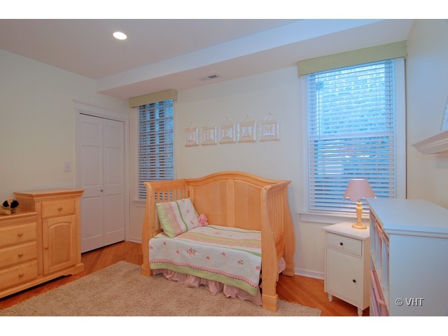 2470 West Cullom Avenue Chicago, IL 60618 - Photo 9 of 13