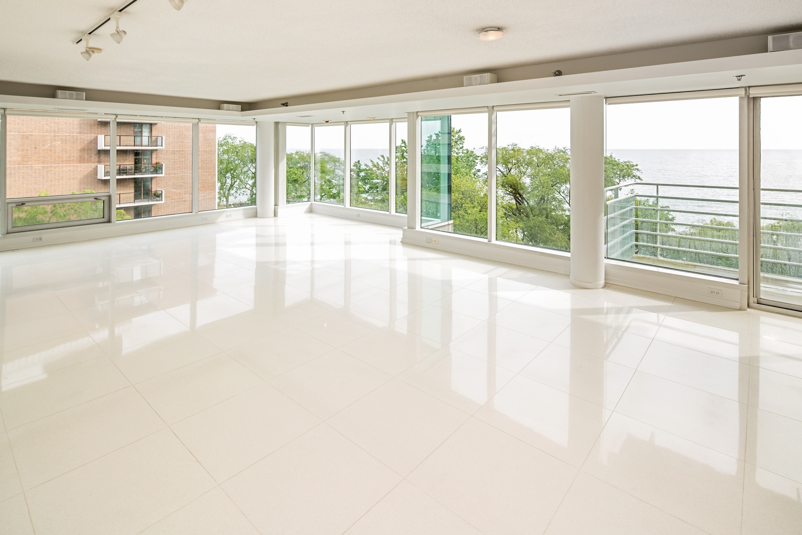 1618 Sheridan Road, Unit 5 Wilmette, IL 60091 - Photo 2 of 11 a view of an empty room with a window