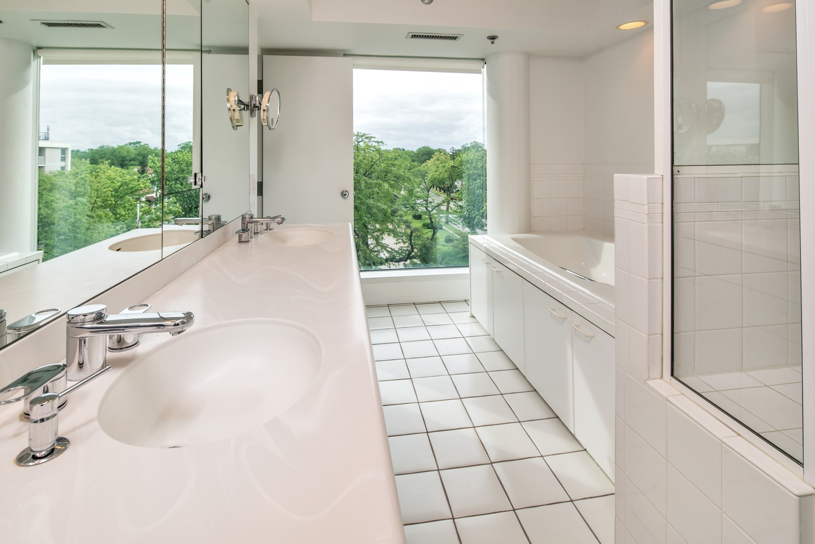 1618 Sheridan Road, Unit 5 Wilmette, IL 60091 - Photo 7 of 11 a bathroom with a tub a mirror and a shower