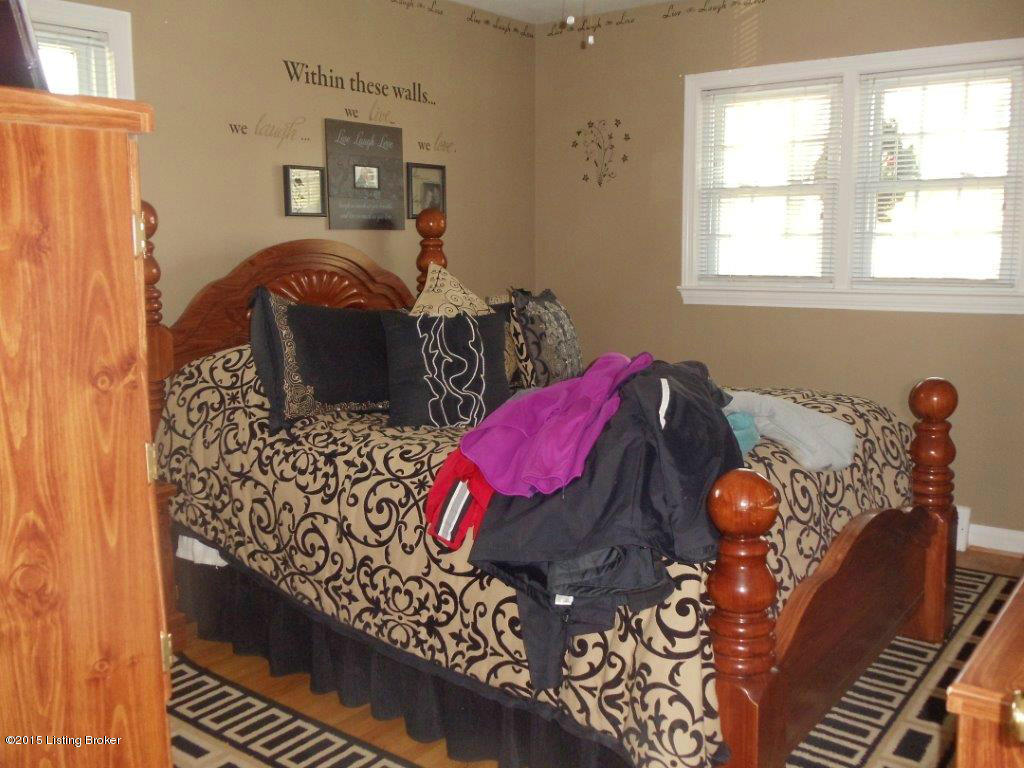 8604 Eula Road Louisville, KY 40219 - Photo 12 of 21 DSC06635
