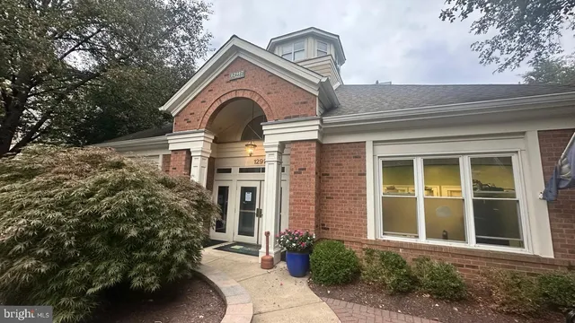 $2,400 | 12919 Alton Square, Unit 203, Herndon, VA 20170