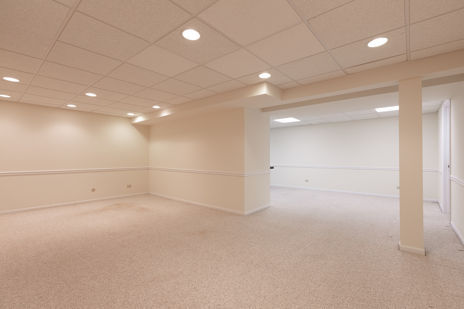 620 Buttonwood Circle Naperville, IL 60540 - Photo 23 of 29 an empty room with a empty space