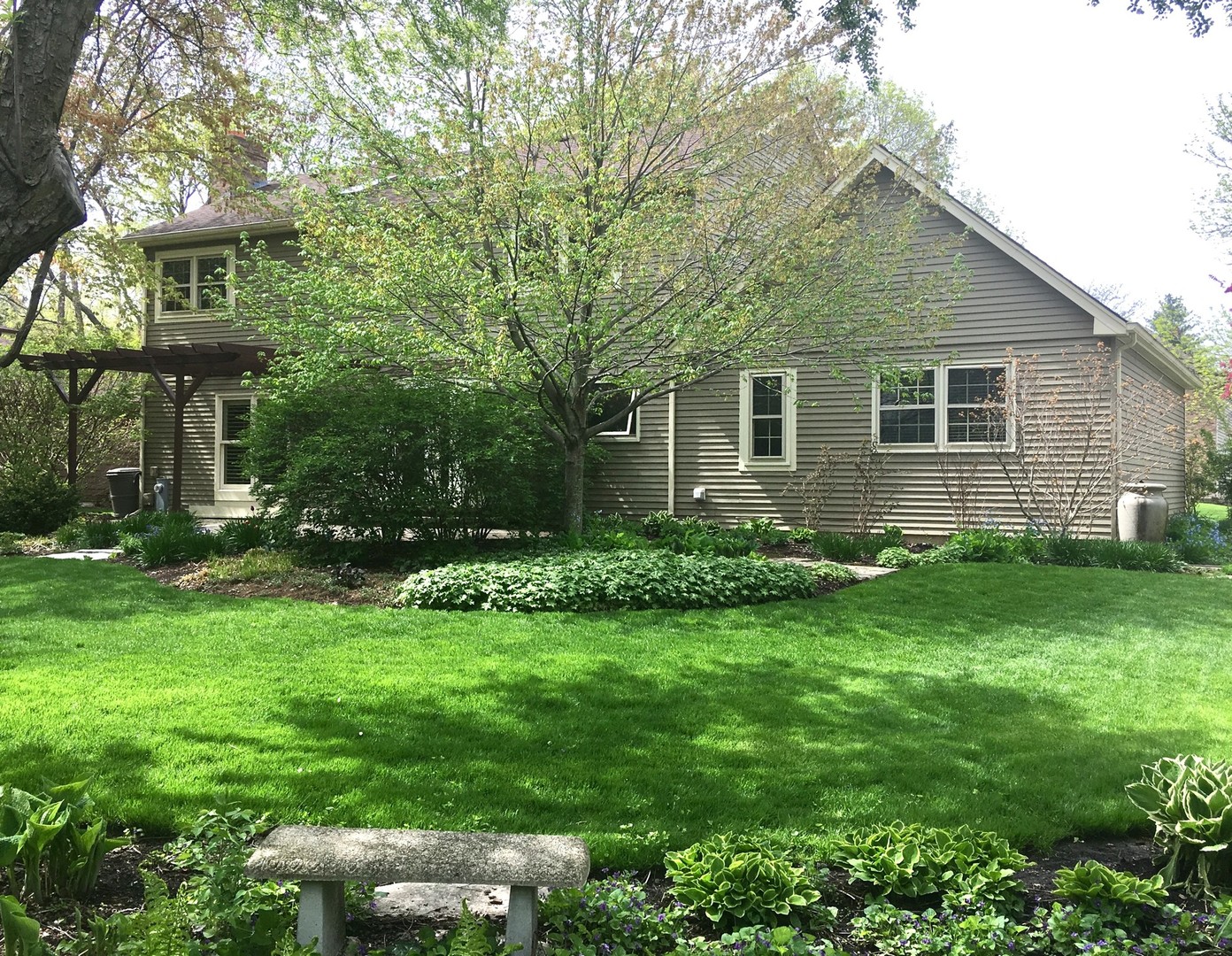 620 Buttonwood Circle Naperville, IL 60540 - Photo 25 of 29 a view of backyard of house with green space