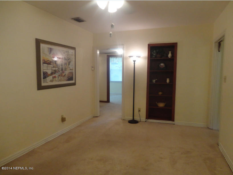 1424 Bassett Road Jacksonville, FL 32208 - Photo 17 of 43 lliving room looking to hallway