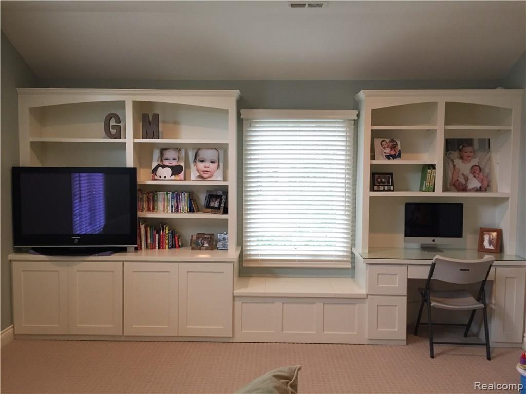 821 Cumberland Ridge Court Rochester, MI 48307 - Photo 39 of 53 IMG_2414.jpg