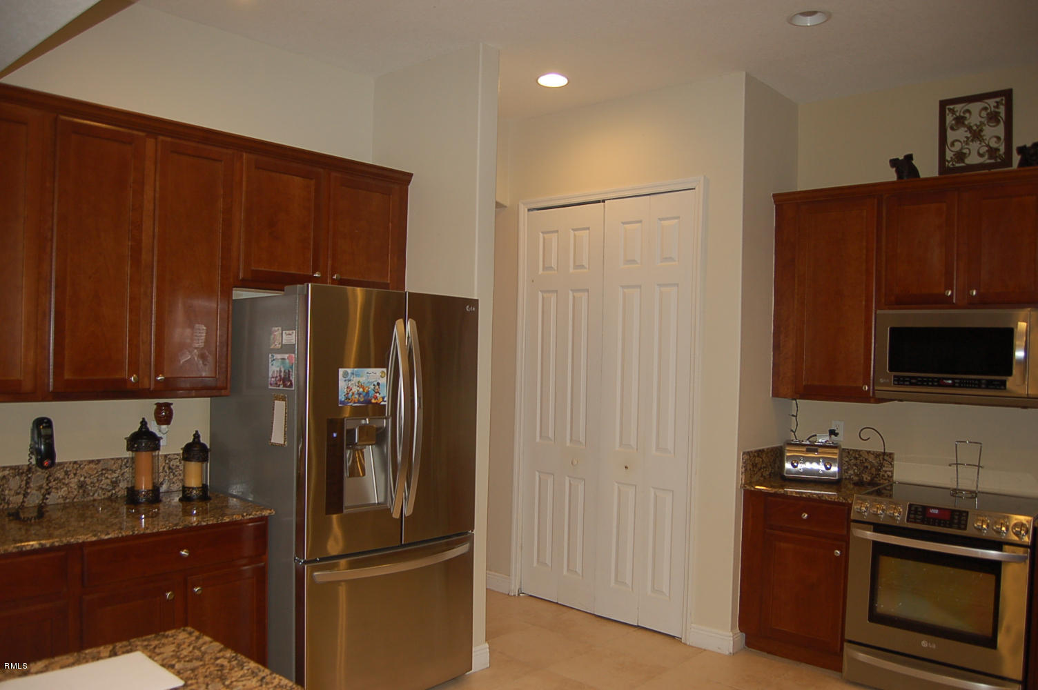 3851 Southwest Crary Street Port St. Lucie, FL 34953 - Photo 12 of 37 Kitchen