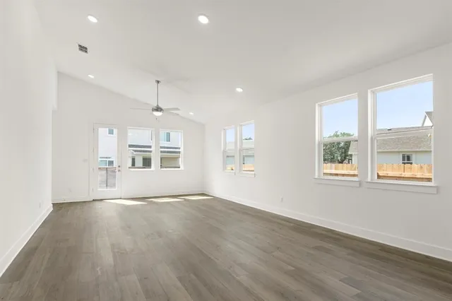 $2,195 | 1012 Yaupon Holly Drive, Georgetown, TX 78628