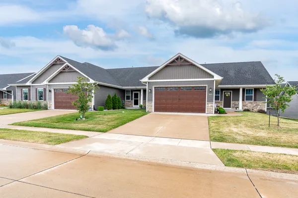 $339,999 | 3015 Mary Leigh Drive, Bettendorf, IA 52722