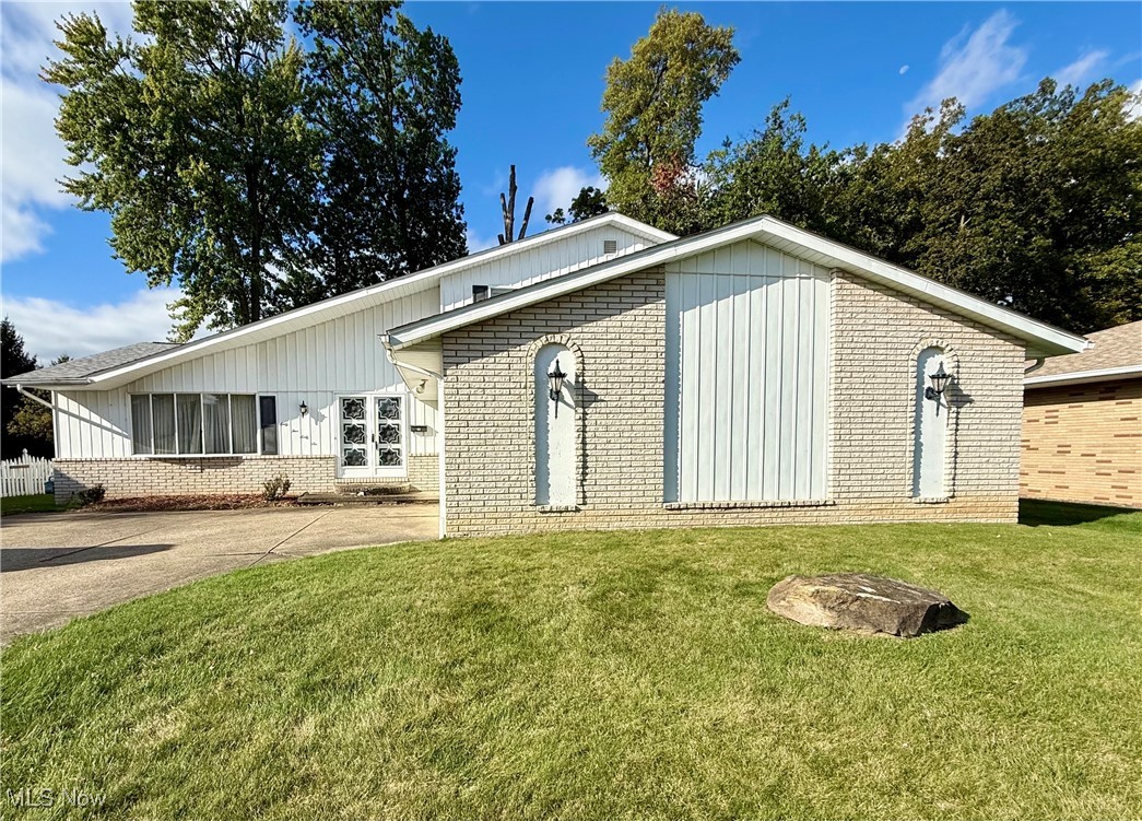 6566 Elmdale Road Cleveland, OH 44130 - Photo 2 of 26 Gallery Image 2