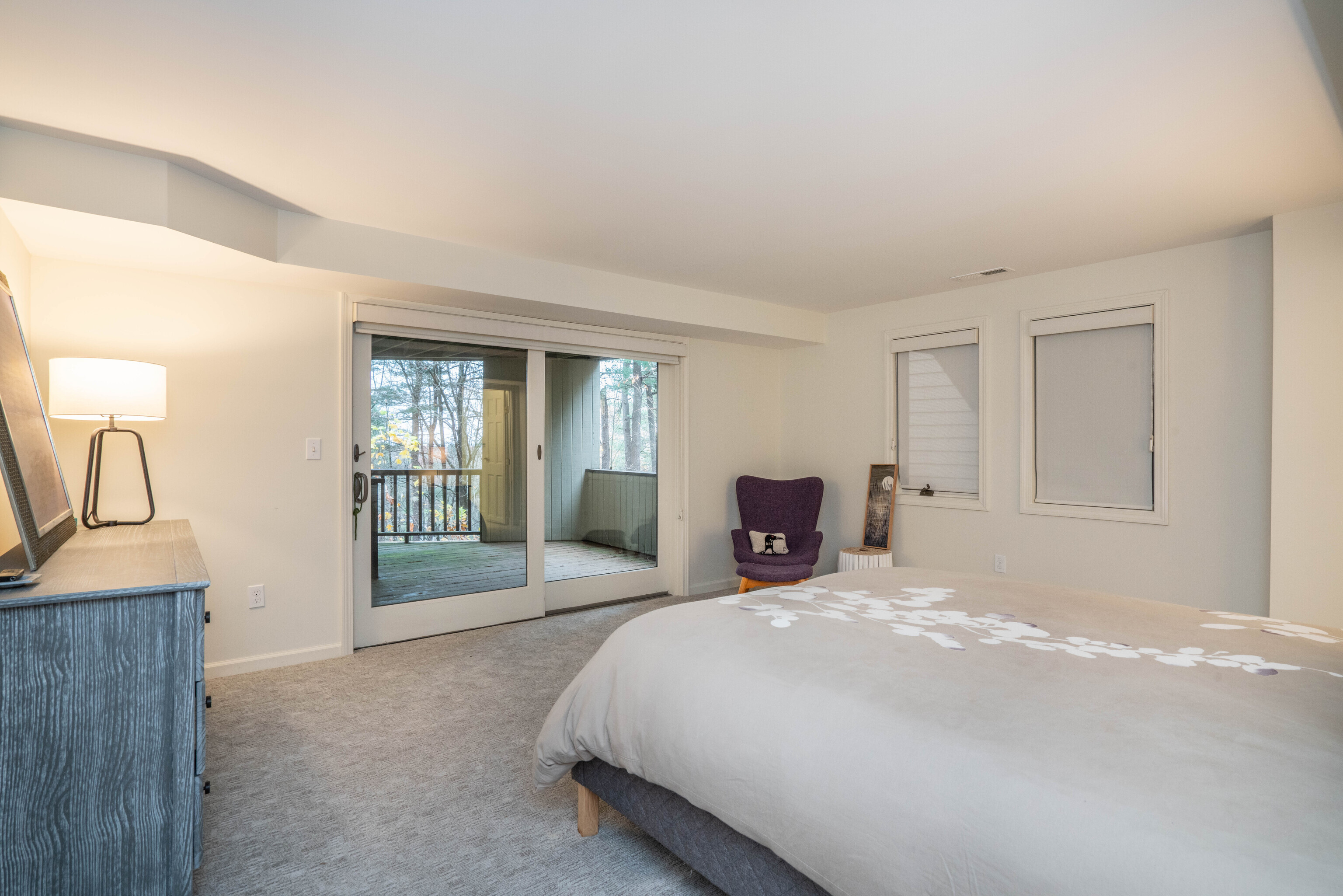 34 Cary Lane, Unit 34 Bloomfield, CT 06002 - Photo 14 of 40 a spacious bedroom with a large bed and a window