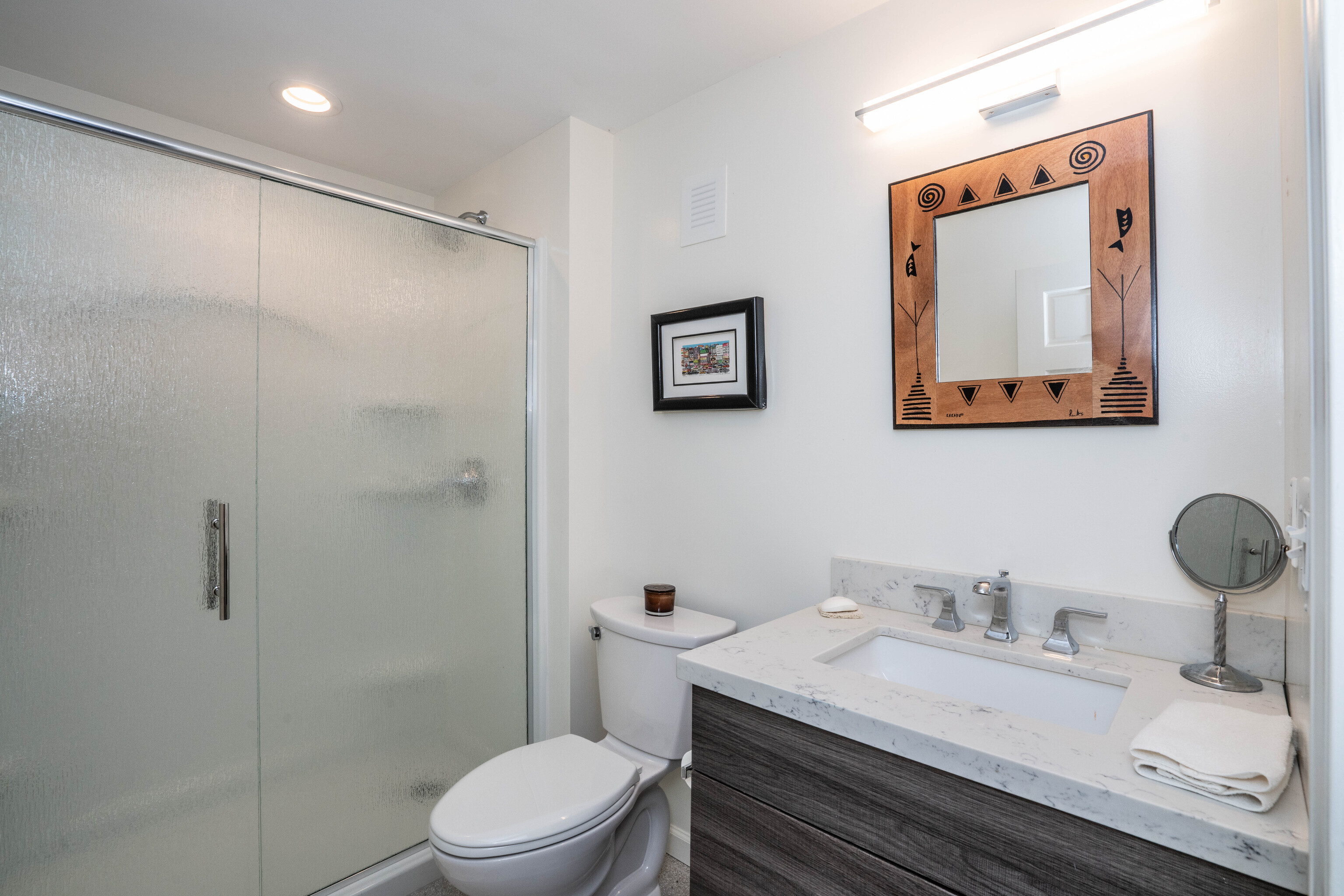 34 Cary Lane, Unit 34 Bloomfield, CT 06002 - Photo 17 of 40 a bathroom with a sink toilet and vanity