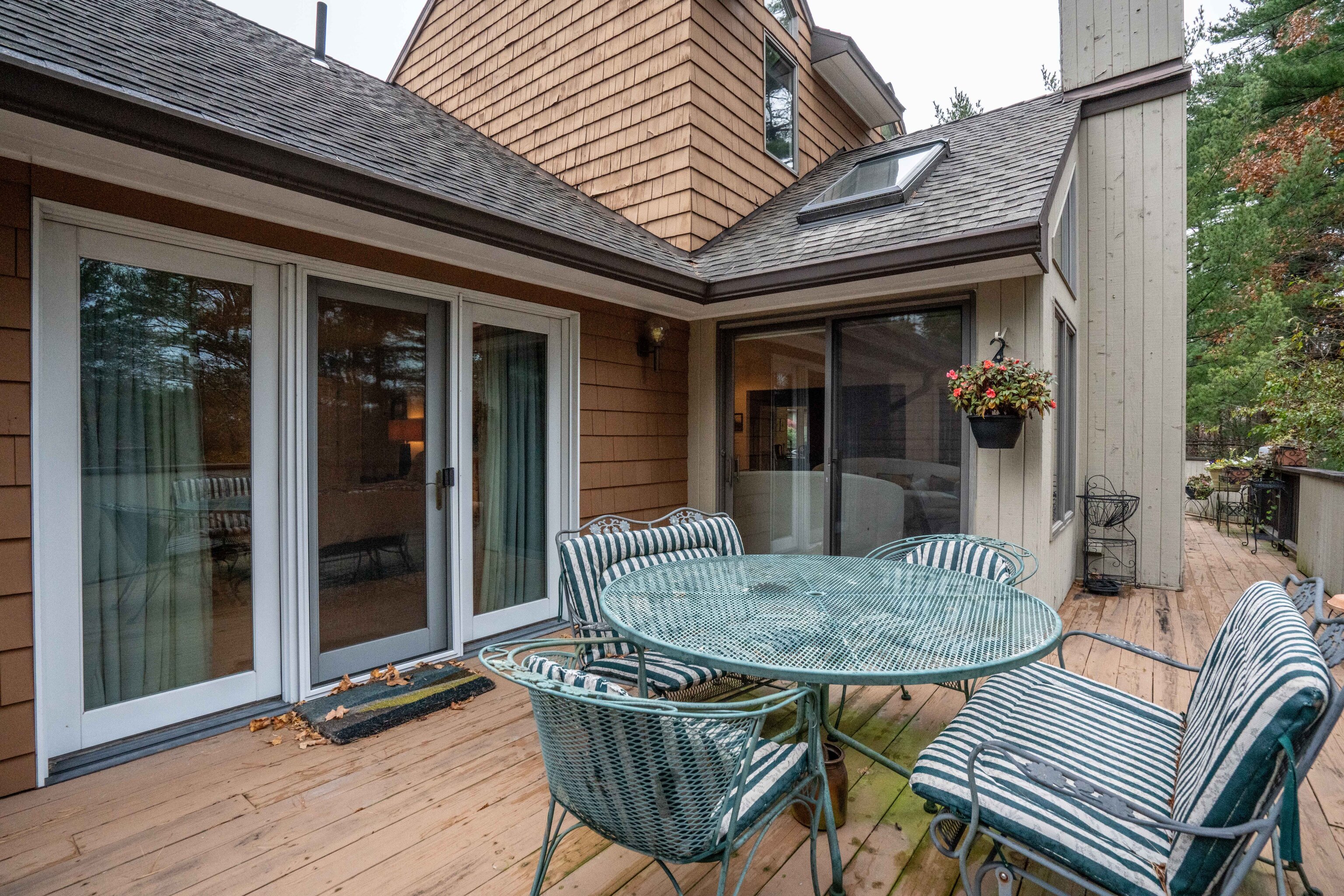 34 Cary Lane, Unit 34 Bloomfield, CT 06002 - Photo 30 of 40 a view of outdoor seating