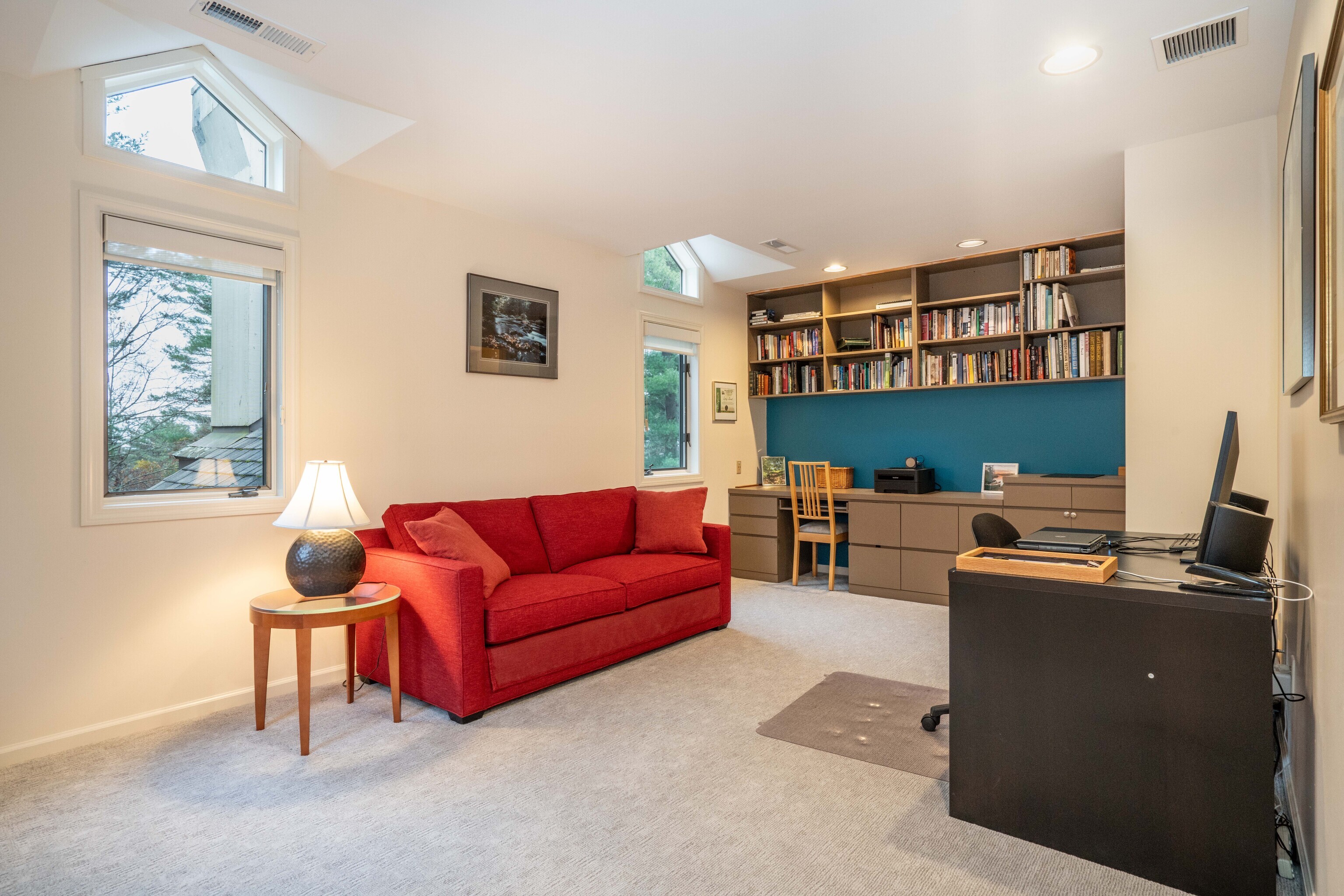 34 Cary Lane, Unit 34 Bloomfield, CT 06002 - Photo 38 of 40 a view of a livingroom with workspace and a couch