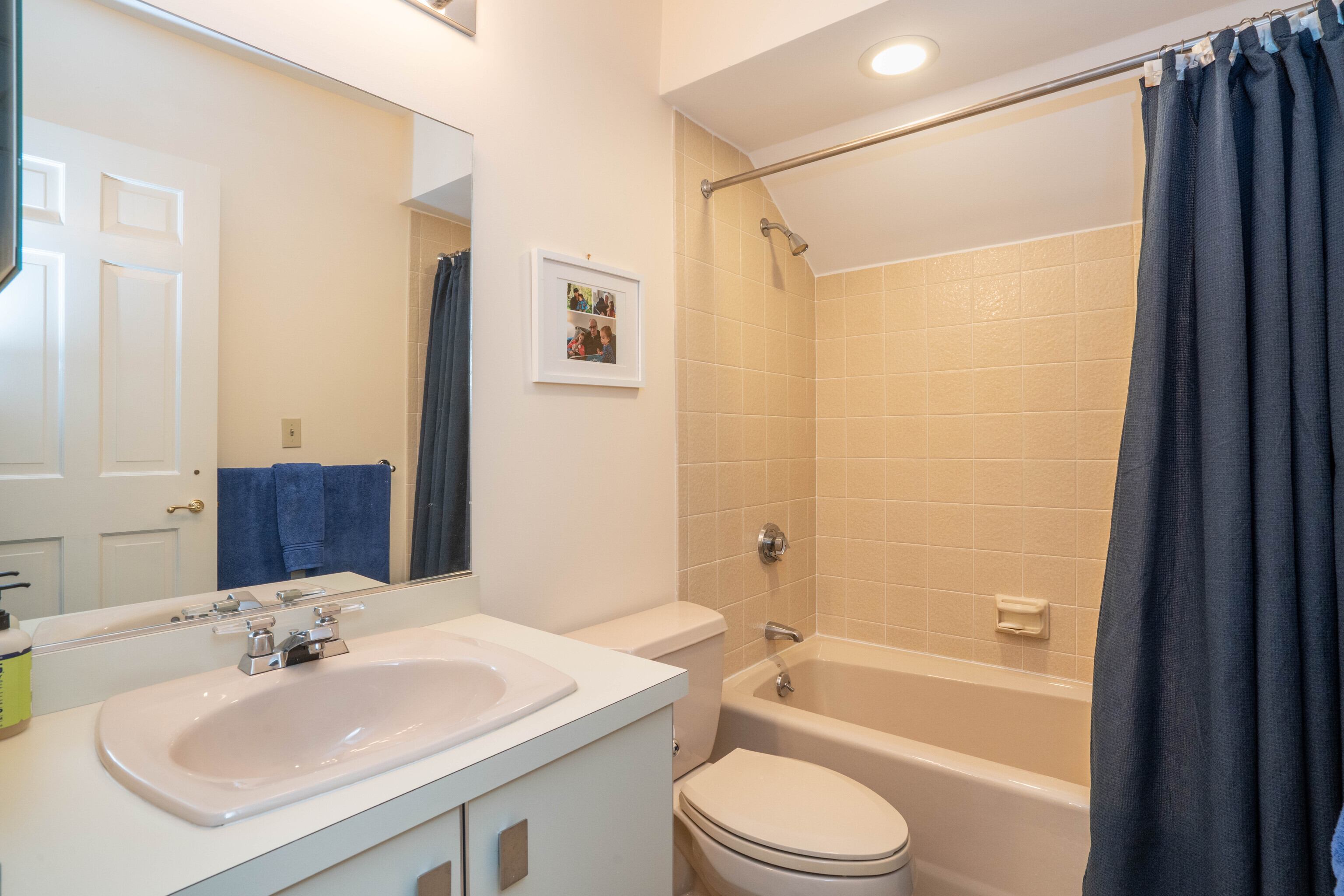 34 Cary Lane, Unit 34 Bloomfield, CT 06002 - Photo 39 of 40 a bathroom with a sink a toilet and shower