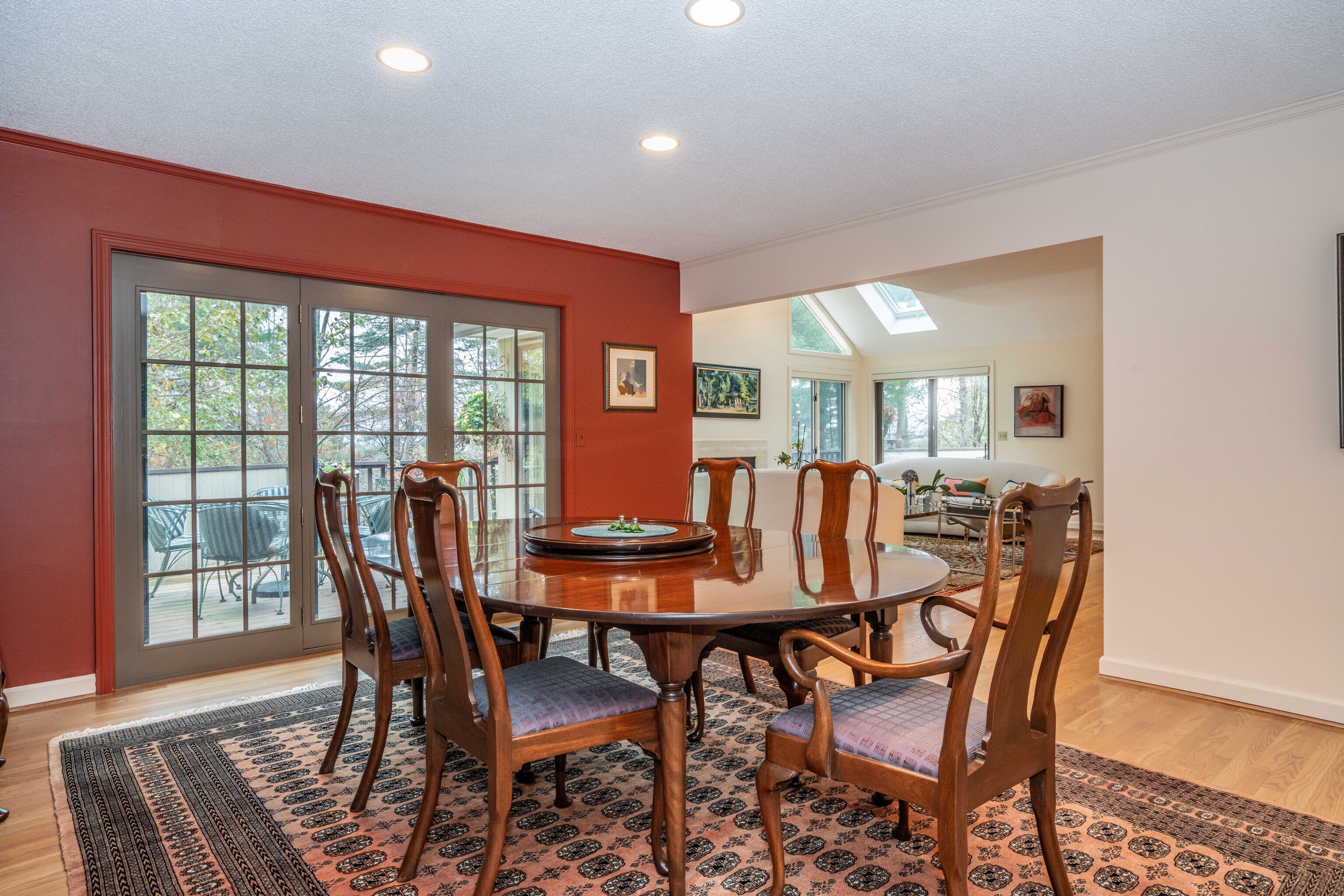 34 Cary Lane, Unit 34 Bloomfield, CT 06002 - Photo 5 of 40 a dining room with furniture and window