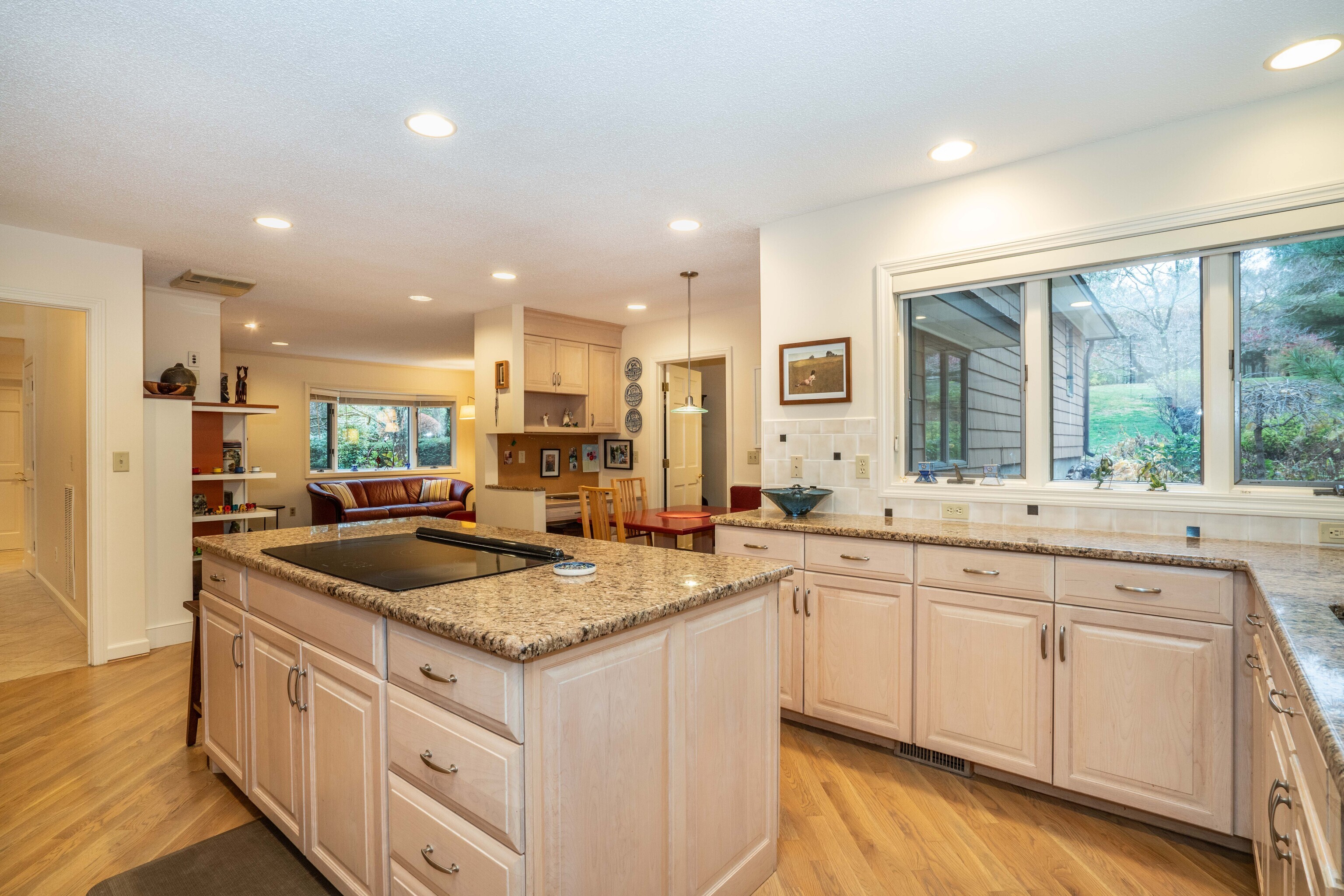 34 Cary Lane, Unit 34 Bloomfield, CT 06002 - Photo 8 of 40 a kitchen with sink stove and refrigerator