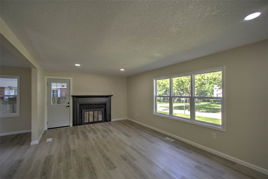 214 South Linden Avenue Decatur, IL 62522 - Photo 4 of 22