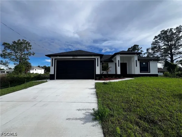 $2,100 | 3311 42nd Street Southwest, Lehigh Acres, FL 33976