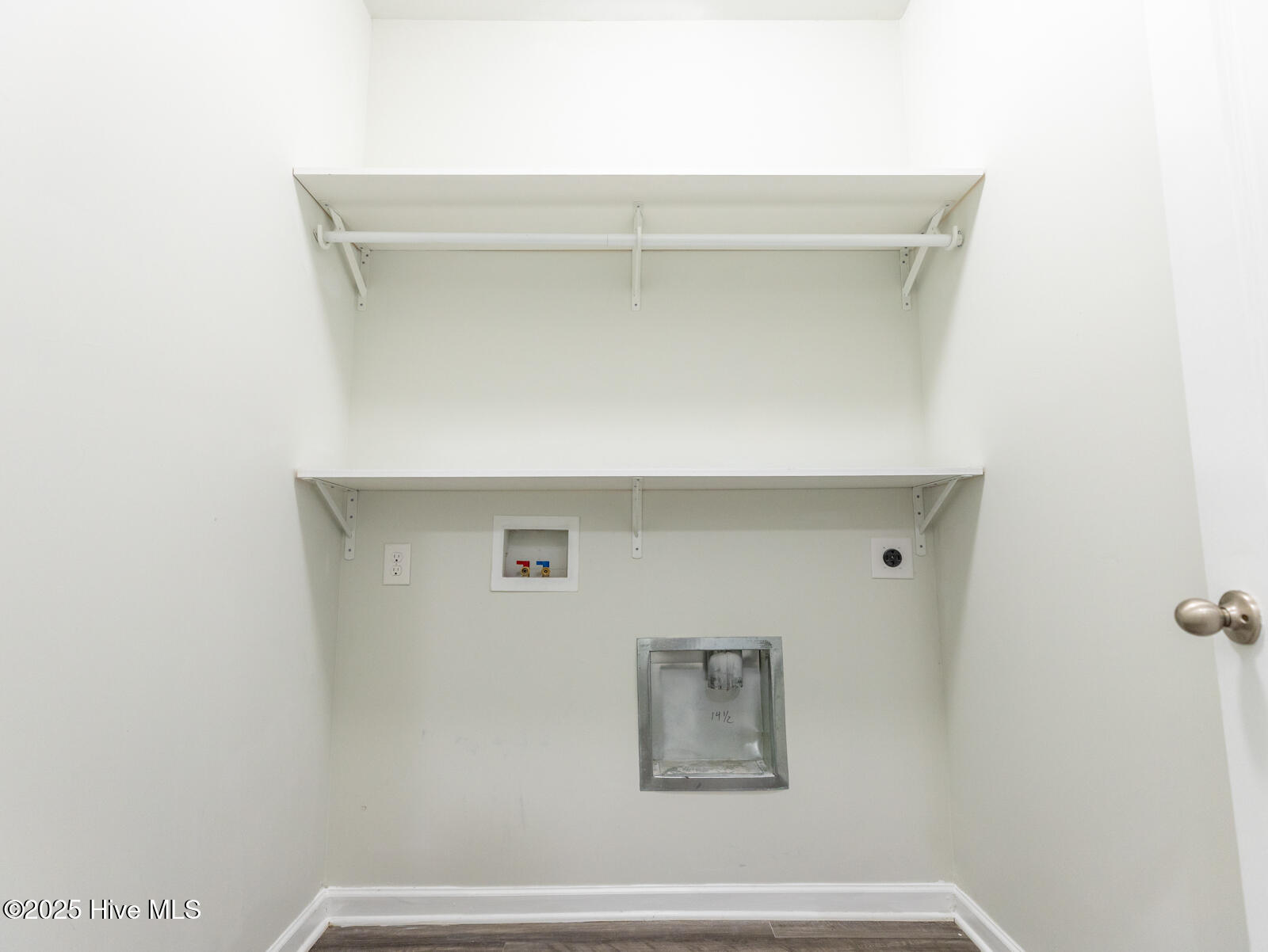 104 Tralee Place Holly Ridge, NC 28445 - Photo 23 of 29 Laundry