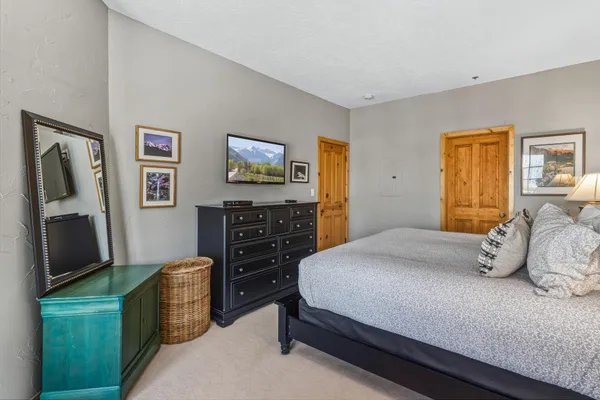 a bathroom with a bathtub and toilet