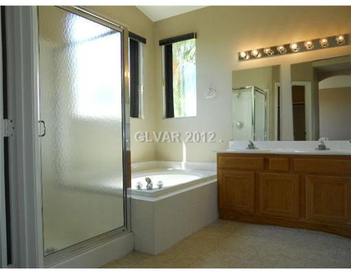 9745 Manheim Lane Las Vegas, NV 89117 - Photo 10 of 16 Master Bath/Spa.