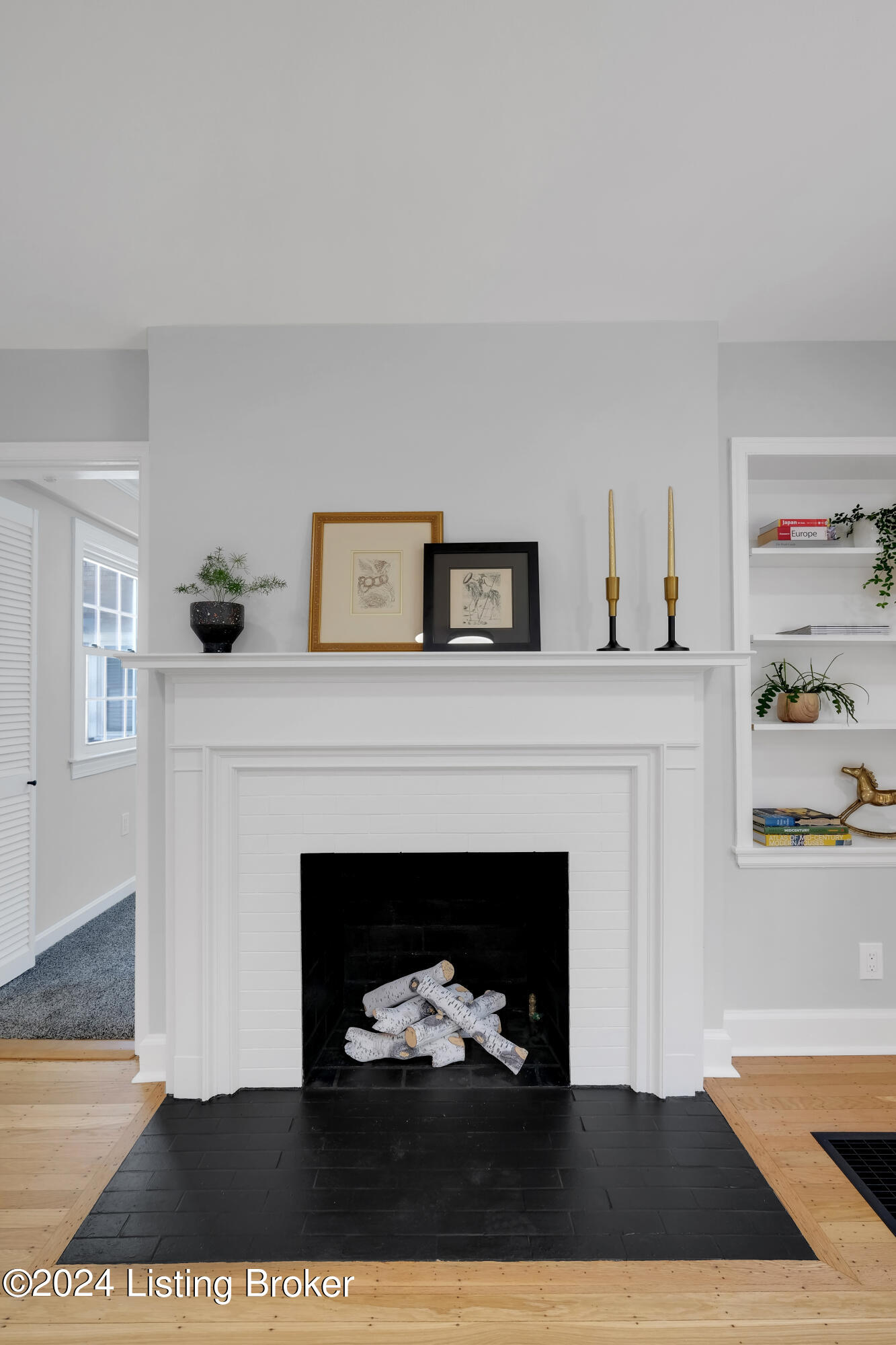 121 Ridgeway Avenue Louisville, KY 40207 - Photo 22 of 46 Living room fireplace with built-ins