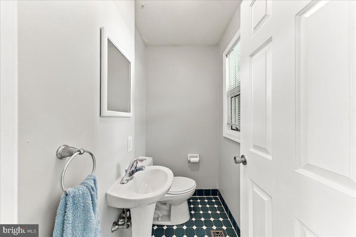 305 Steel Road Havertown, PA 19083 - Photo 19 of 34 Gallery Image 19