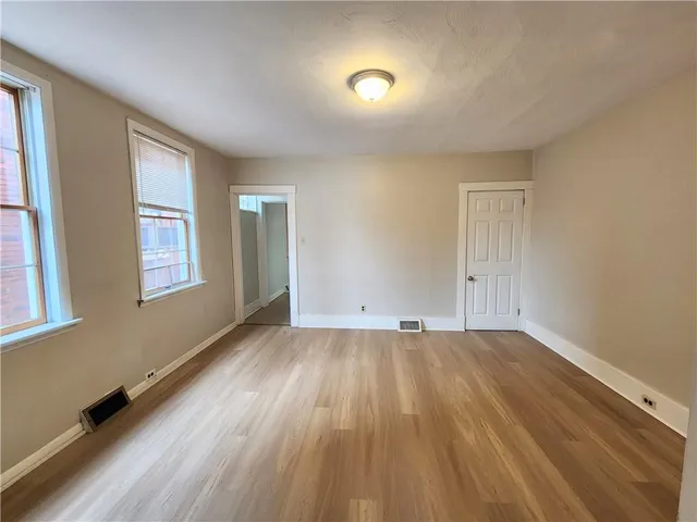 $1,100 | 160 5th Avenue, Braddock, PA 15104