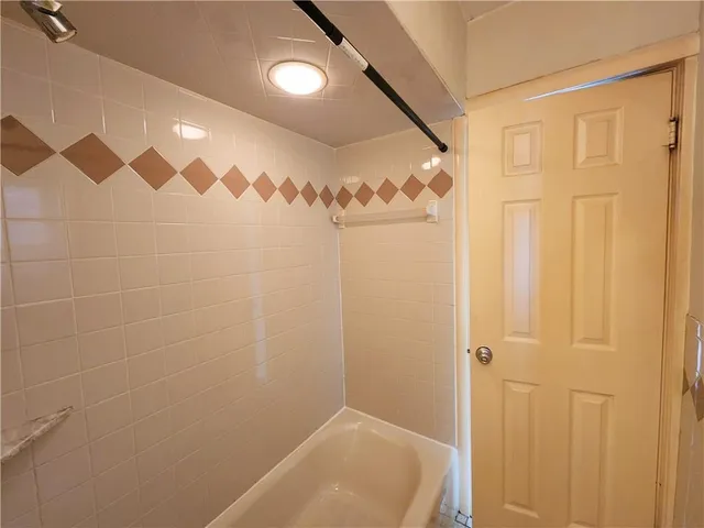 $1,100 | 160 5th Avenue, Braddock, PA 15104