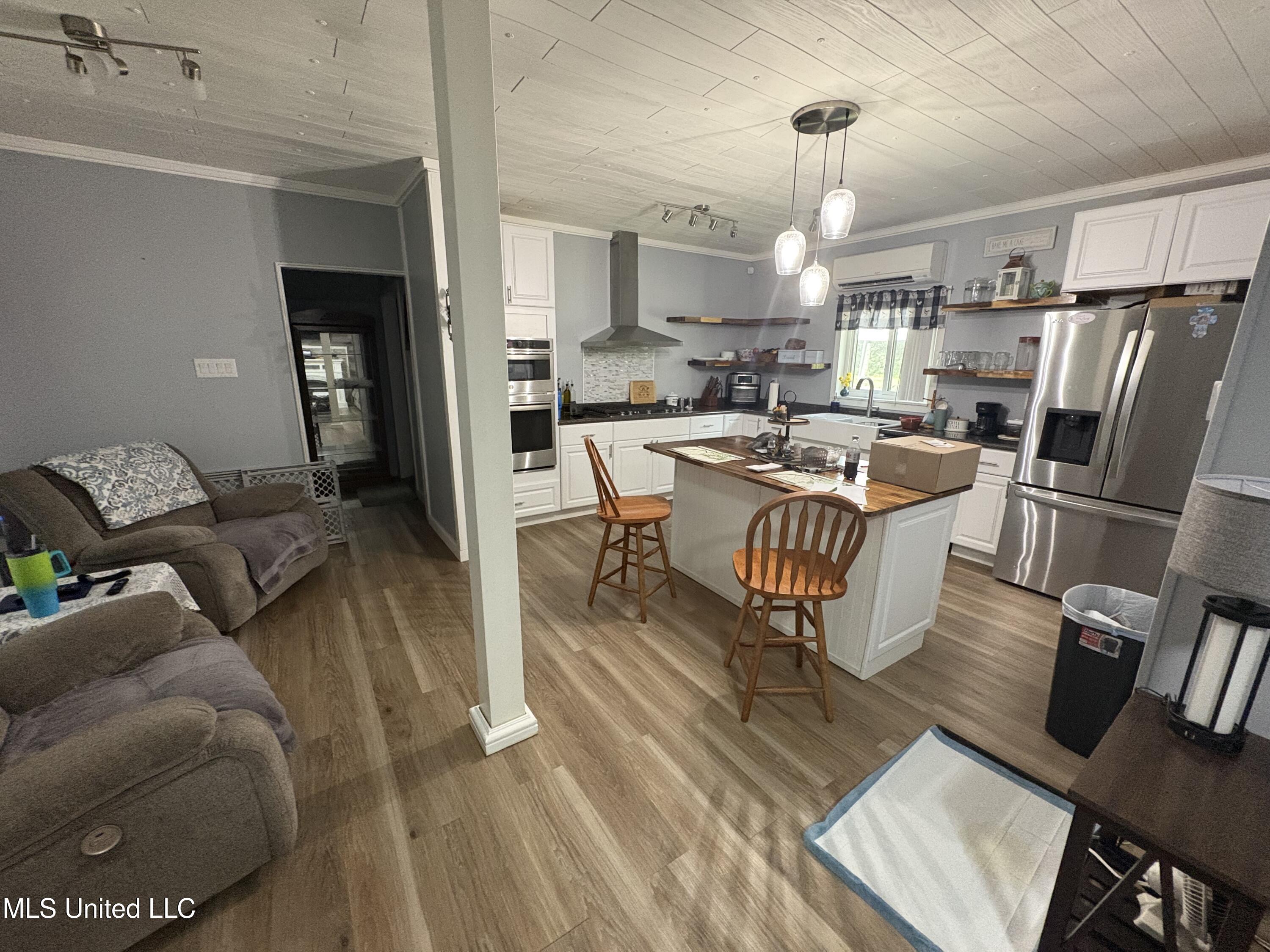 9434 Maywood Road Moss Point, MS 39562 - Photo 7 of 15 IMG_2454