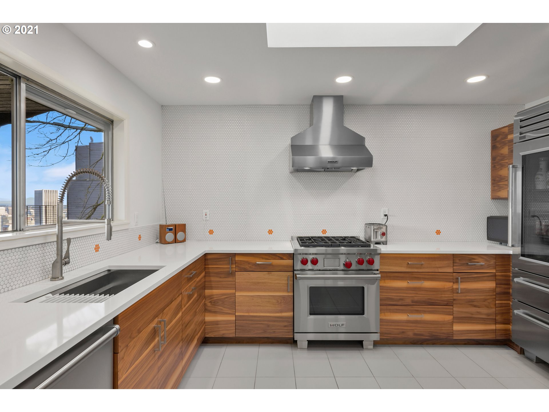 1023 Southwest Rivington Drive Portland, OR 97201 - Photo 11 of 30 Gallery Image 11