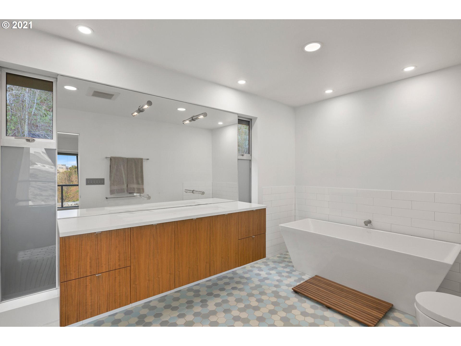 1023 Southwest Rivington Drive Portland, OR 97201 - Photo 17 of 30 Gallery Image 17