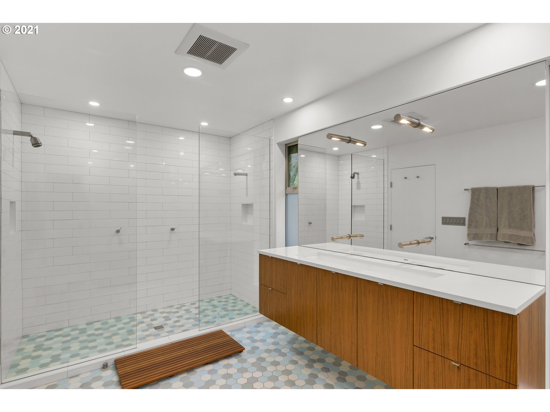 1023 Southwest Rivington Drive Portland, OR 97201 - Photo 18 of 30 Gallery Image 18