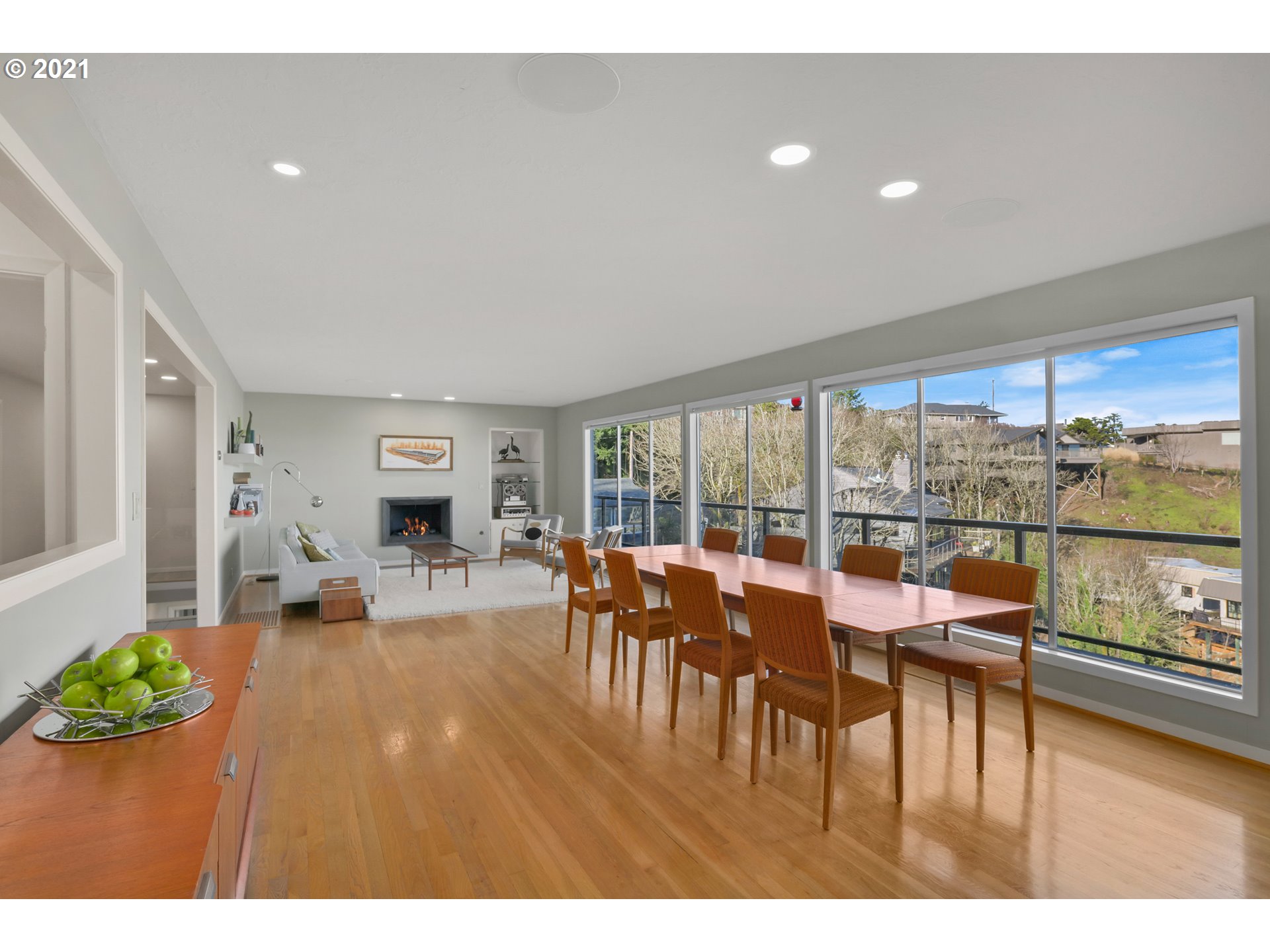 1023 Southwest Rivington Drive Portland, OR 97201 - Photo 6 of 30 Gallery Image 6