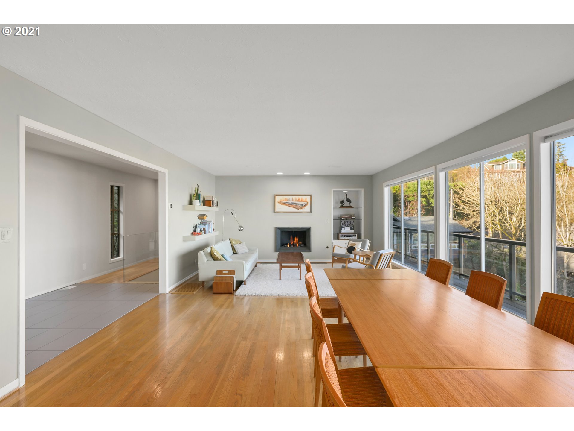 1023 Southwest Rivington Drive Portland, OR 97201 - Photo 10 of 30 Gallery Image 10