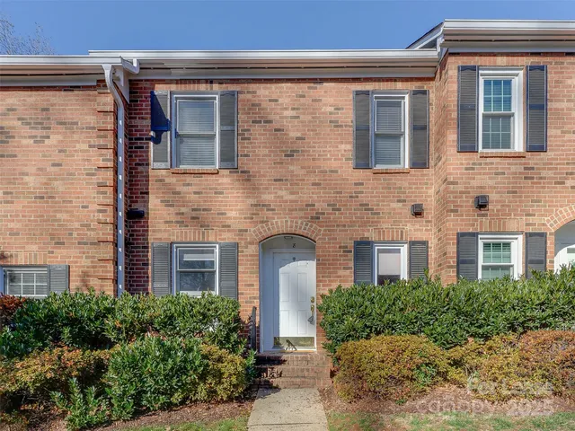 $2,450 | 527 Hawthorne Lane, Unit 8, Charlotte, NC 28204