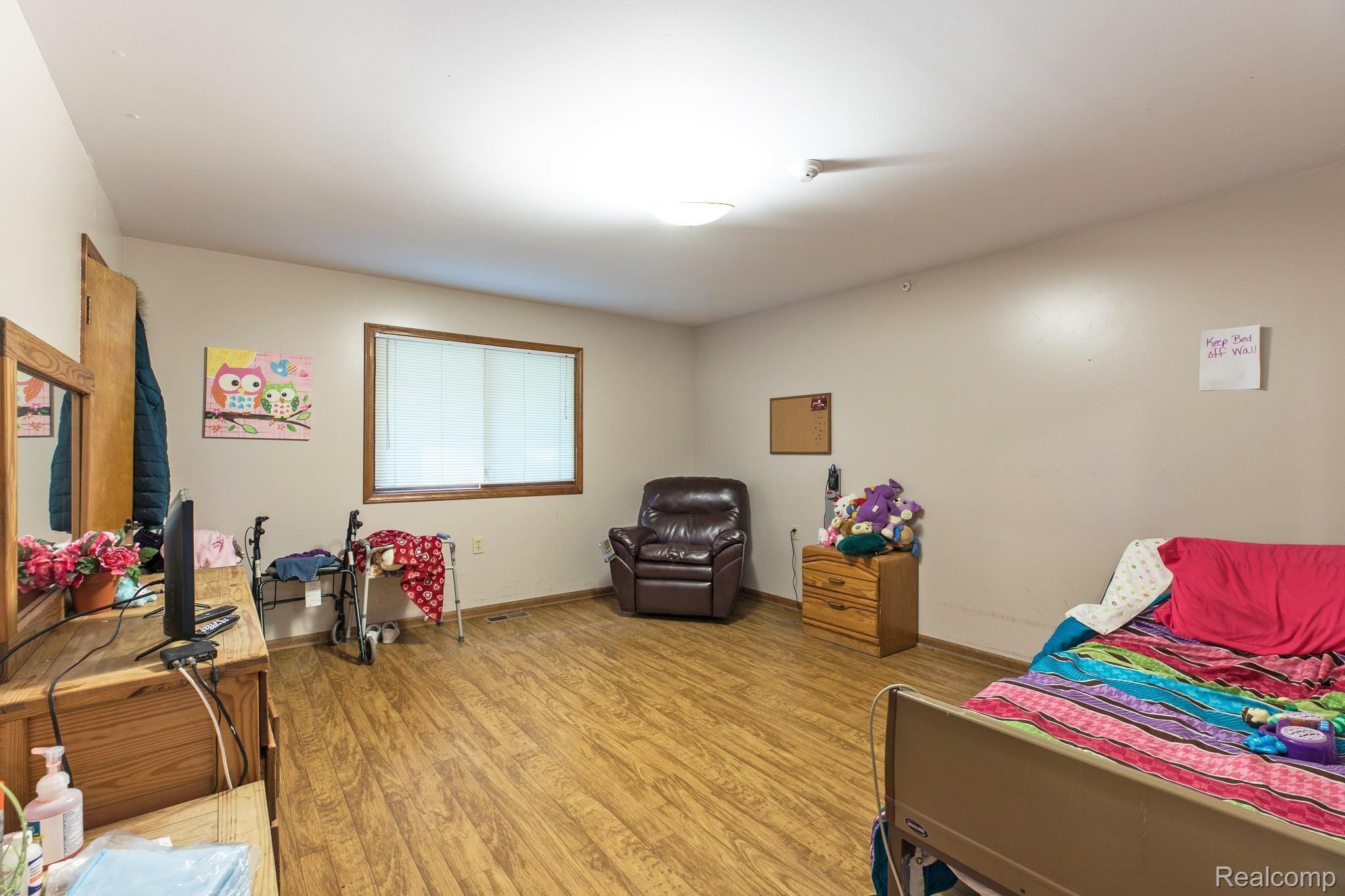 433 Buckingham Road Canton, MI 48188 - Photo 15 of 34 433Buckingham-9.jpg