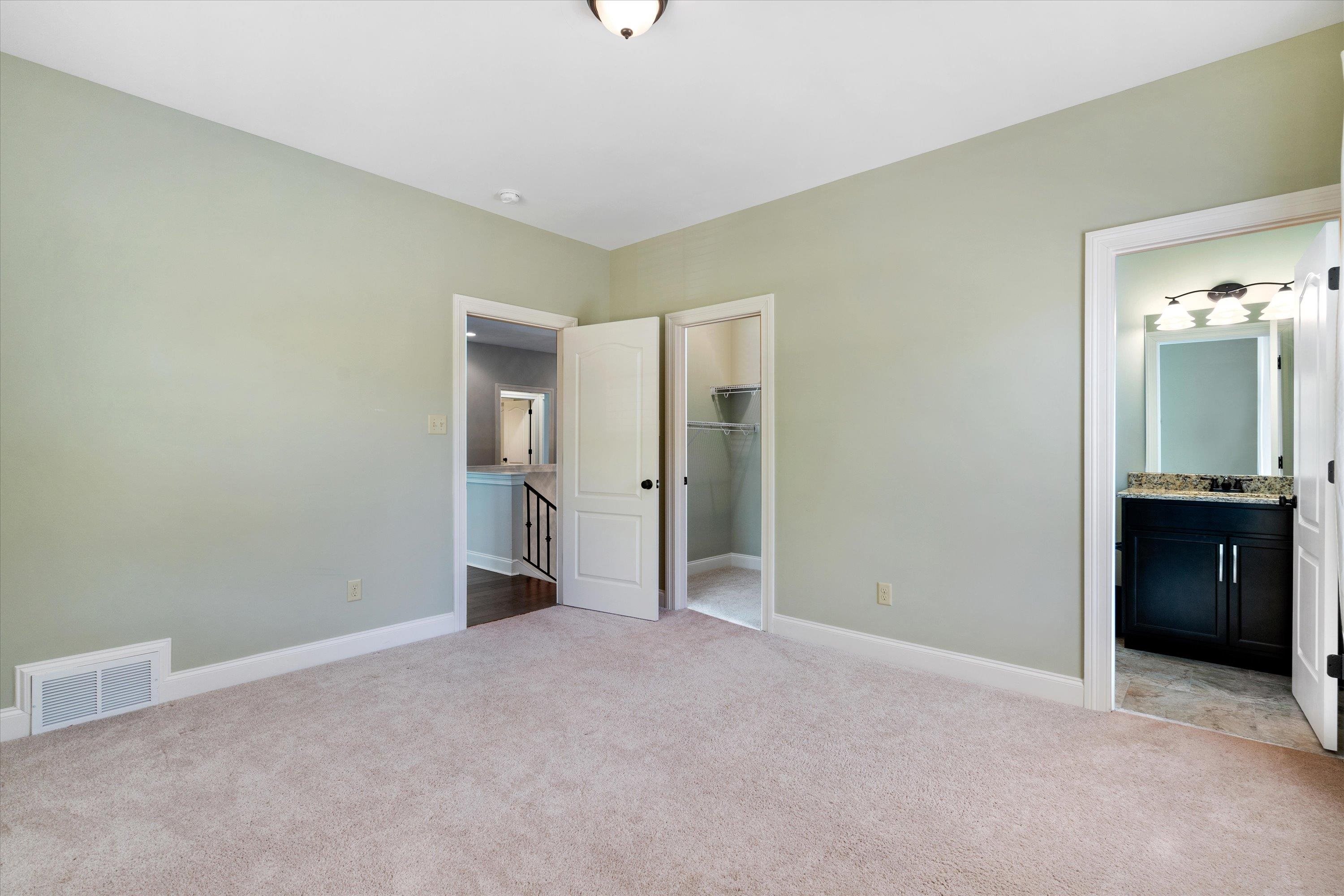 5168 Barry Road Memphis, TN 38117 - Photo 13 of 25 a big room with closet and a bathroom