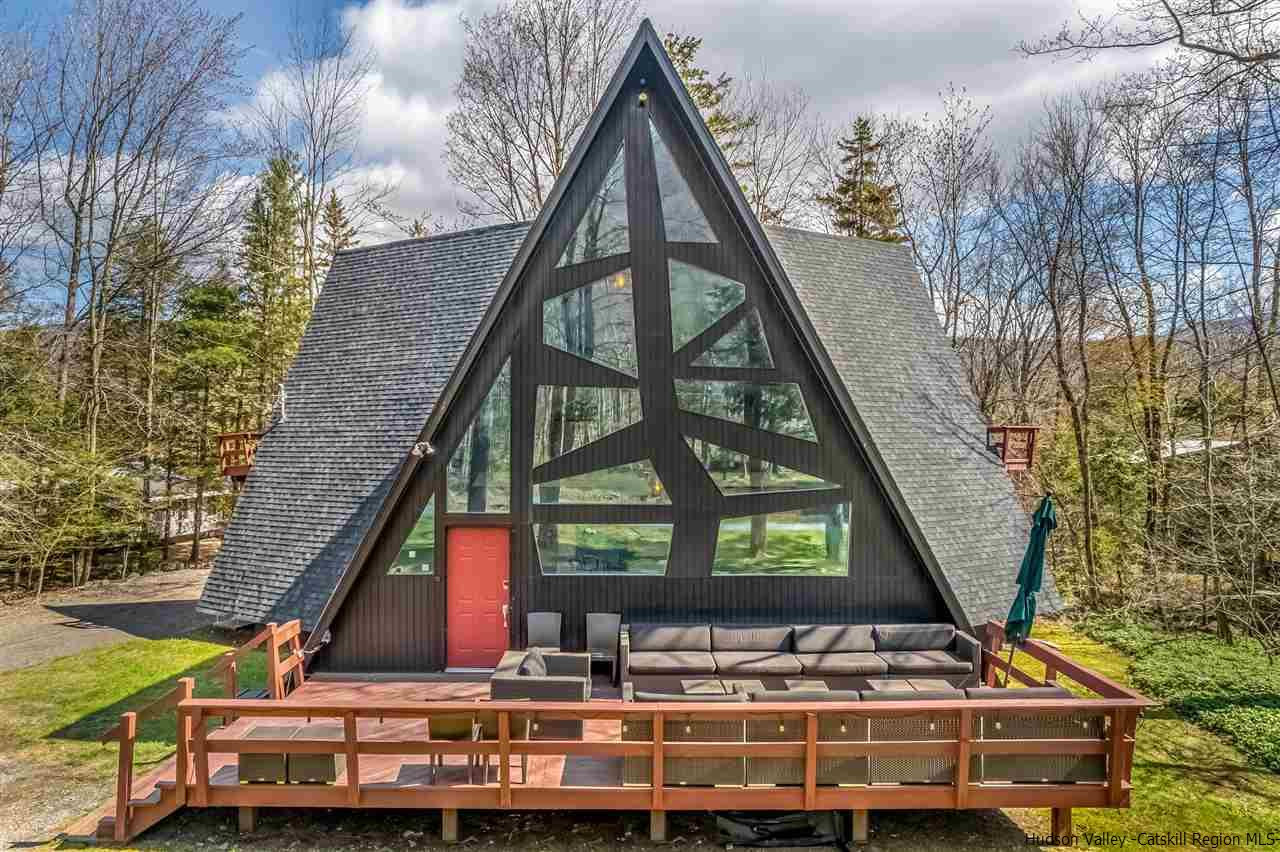 a view of building with a small yard