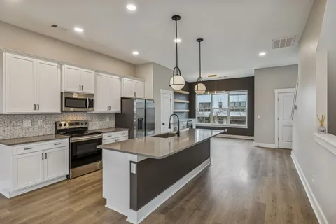 $574,999 | 170 Stonecrest Drive, Nashville, TN 37209