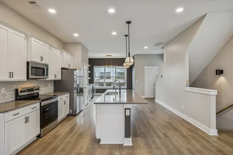 $574,999 | 170 Stonecrest Drive, Nashville, TN 37209