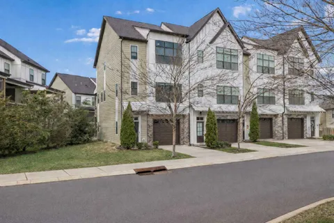 $574,999 | 170 Stonecrest Drive, Nashville, TN 37209