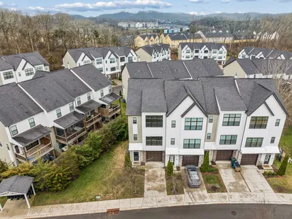 $574,999 | 170 Stonecrest Drive, Nashville, TN 37209