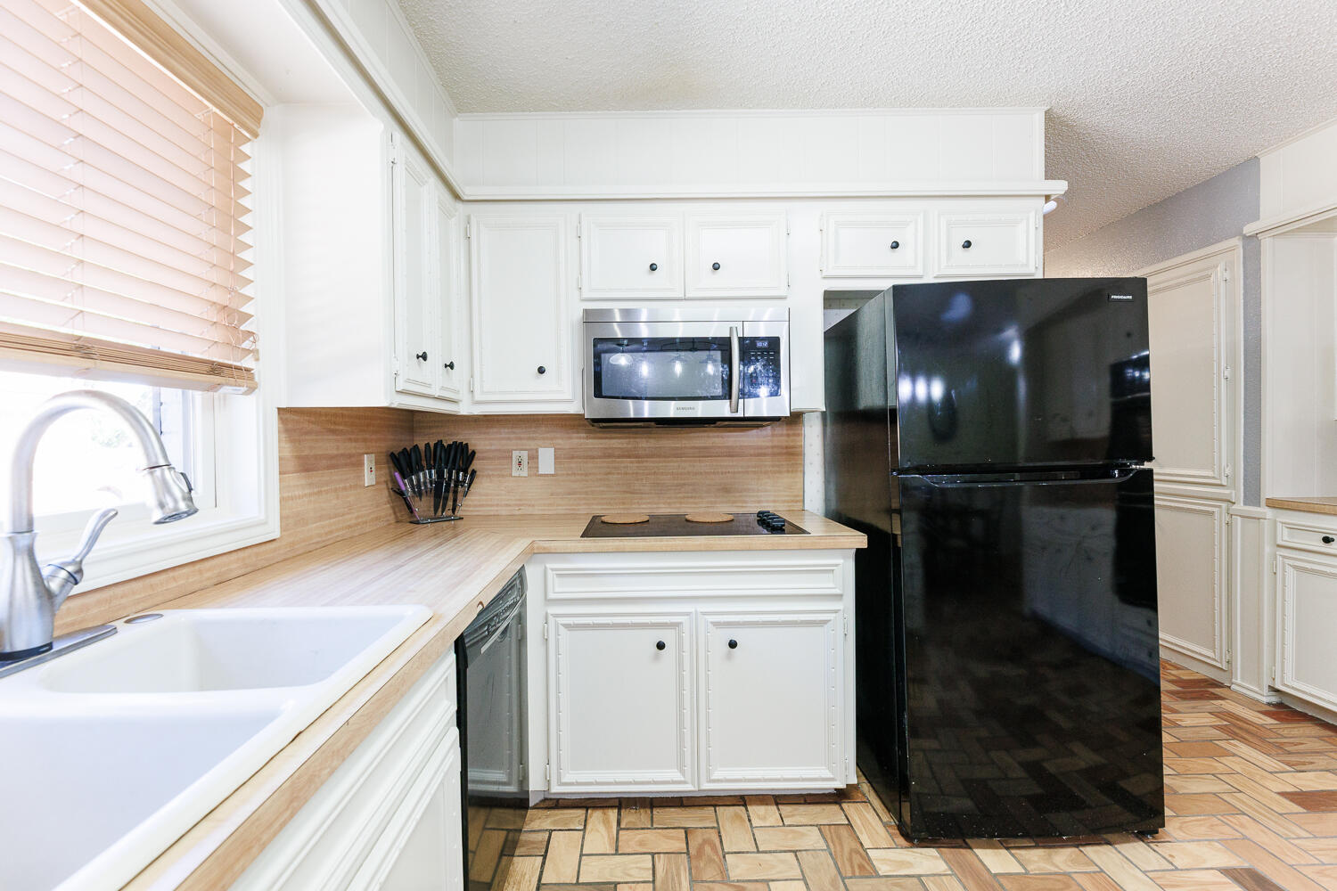 3713 95th Street Lubbock, TX 79423 - Photo 23 of 70 Kitchen